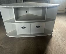 Corner TV Unit