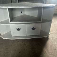 Corner TV Unit