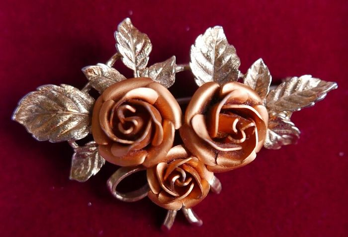 Vintage  Rose  Brooch