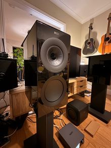 KEF R3 Meta Speakers, KC62 Subwoofer, WiiM Amp Ultra & S3 Stands