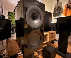 KEF R3 Meta Speakers, KC62 Subwoofer, WiiM Amp Ultra & S3 Stands