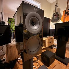 KEF R3 Meta Speakers, KC62 Subwoofer, WiiM Amp Ultra & S3 Stands