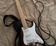 Mint condition: Squier Stratocaster Electric Guitar Starter Pack
