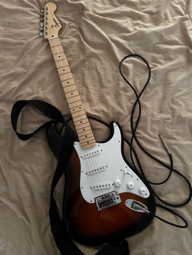 Mint condition: Squier Stratocaster Electric Guitar Starter Pack