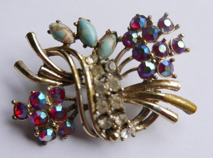Vintage 1950s Gold Tone Rainbow  Crystal Rhinestone Floral Spray Brooch