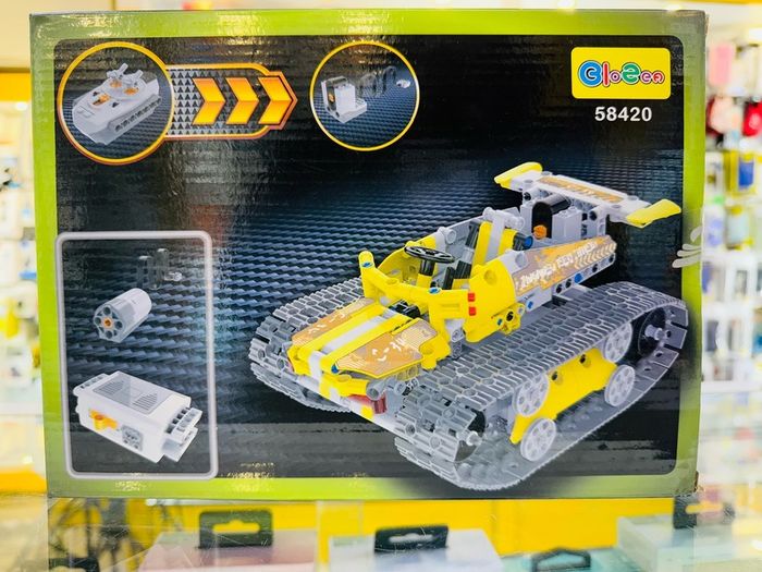 Desert mirage & RC tracked racer