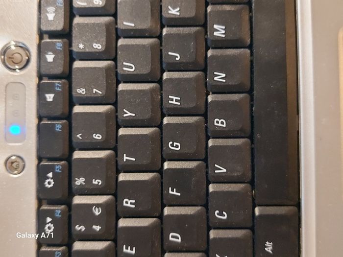 Dell Inspiron 1525, Model PP26L, Windows 7 Professional, 3GB Ram, 250GB HDD, Intel Pentium Dual CPU T2330 1.6GHz, Firefox, Opera, Chrome, and VLC