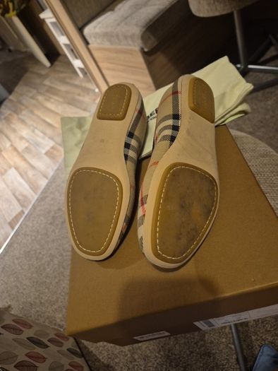 Burberry girls shoes
