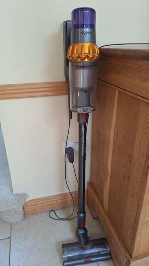 Dyson v15 vacuum cleaner
