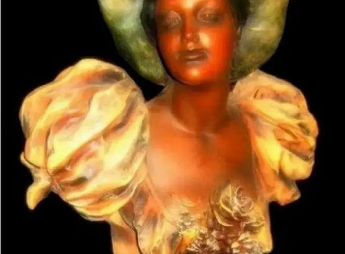 Substantial Vintage Bust 'Libellule'
