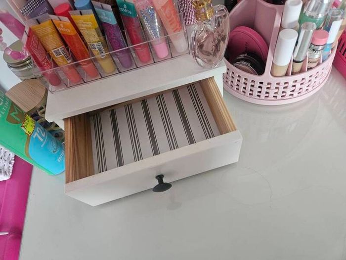 Vanity desk