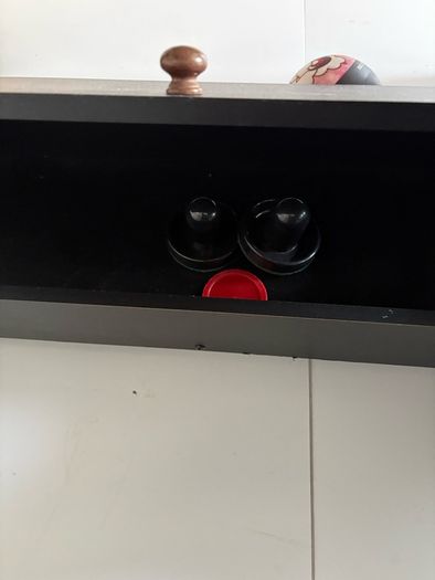 Air hockey table