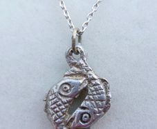 Vintage Sterling Silver  Pendant  and Chain 925. Fish Zodiac length 18" - 3,56g