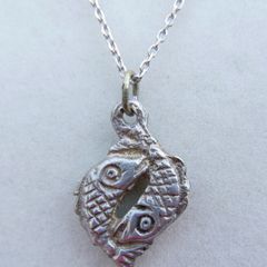 Vintage Sterling Silver  Pendant  and Chain 925. Fish Zodiac length 18" - 3,56g