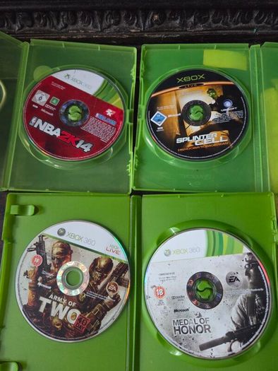 Xbox 360, 3 Controllers, 58 Games