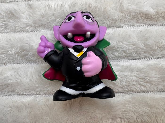 Hasbro 2018 Sesame Street Workshop The Count Chunky Figure approx. 2.75 Cake Topper Used Please see photos