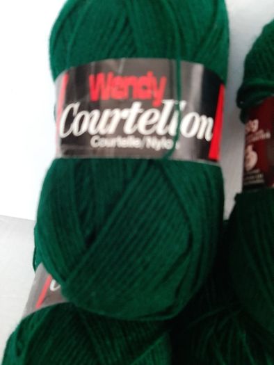 New vintage wool knitting/crafts/crochet