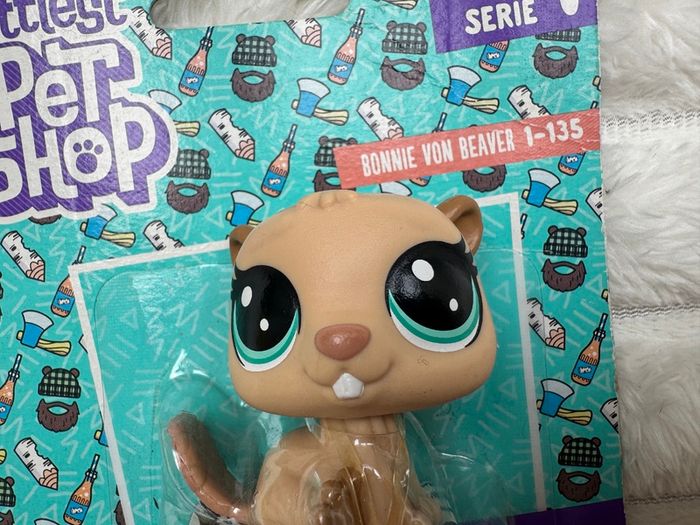 Littlest Pet Shop Bonnie Von Beaver 1-135 LPS Please see pictures