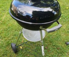 Weber 47cm Kettle BBQ with Lid and Accessories in Excellent Condition