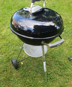 Weber 47cm Kettle BBQ with Lid and Accessories in Excellent Condition