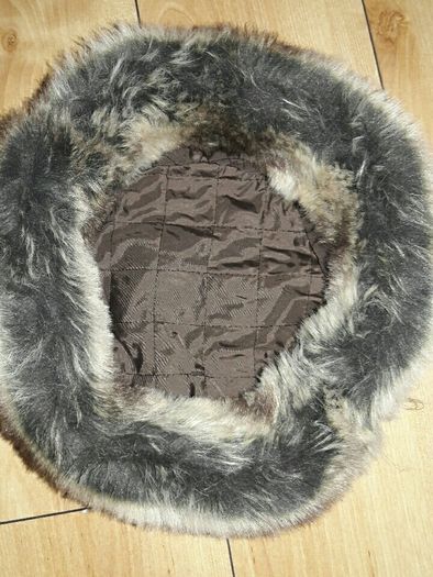 Ladies Brown hat with fur trim