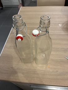 Set of 2 glass bottles 1 litre