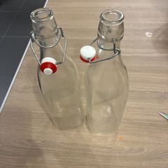 Set of 2 glass bottles 1 litre