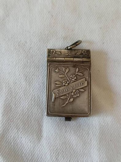 WW1 Photo Souvenir Pendant.