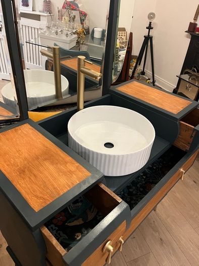 A Striking, Bespoke Bathroom Vanity
