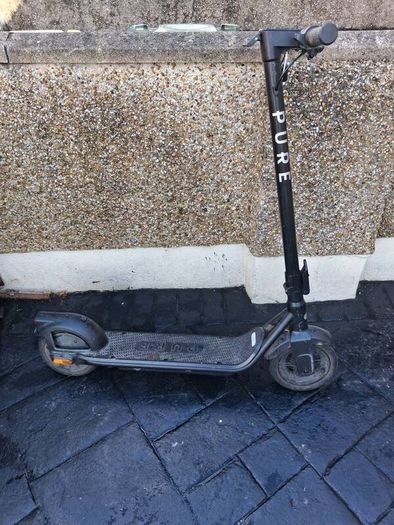 Pure electric scooter