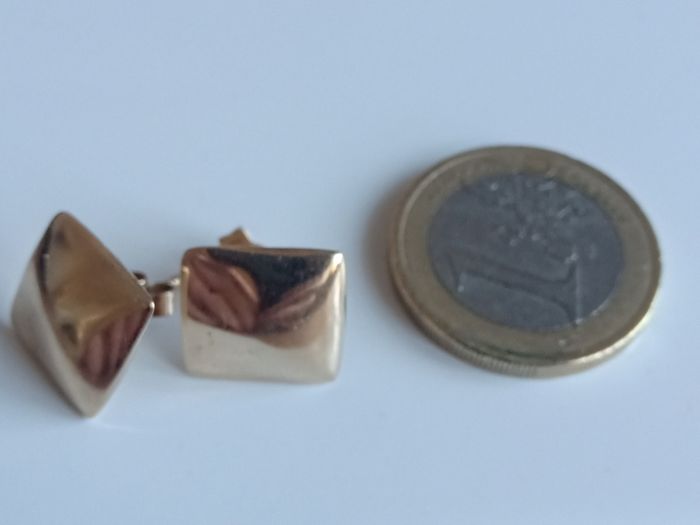 9ct gold stud earrings 4.35g