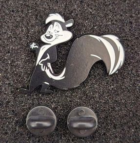 Pepe le pew , pin back badge.