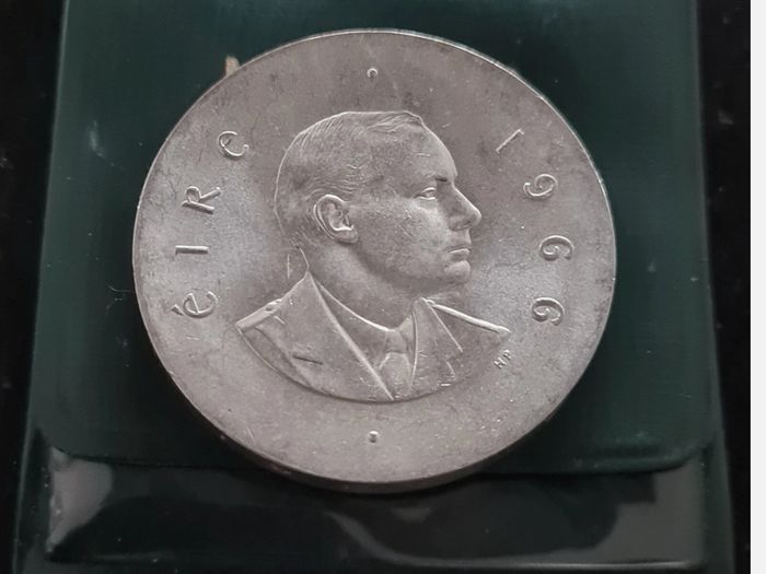 Silver Padraig Pearse 10 Shilling 1966 UNC coin in Munster and Leinster holder