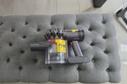 Dyson v7 hoover