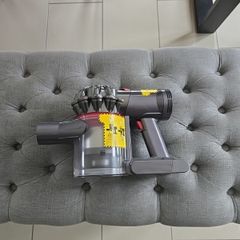 Dyson v7 hoover