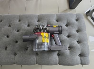 Dyson v7 hoover