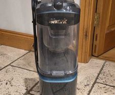 Shark Anti Hair Wrap Upright Vacuum (NZ690UK)