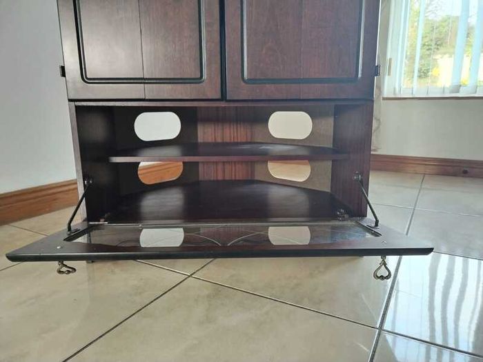 Television Unit - TV Wooden Corner Unit with folding doors & Pull Down Glass Cabinet Door - For Kitchen, Bedroom, Sitting, Lounge, Conservatory / Sun Room etc in your house