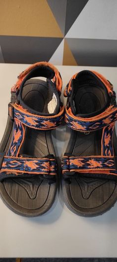 BERG outdoor kids sandals size 2.5