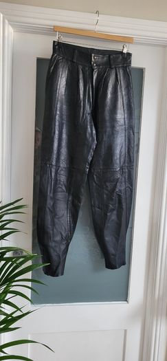 Vintage black genuine SPHINX leather pegged style high waisted pants with side and back pockets  14UK - Fit (12-14UK)