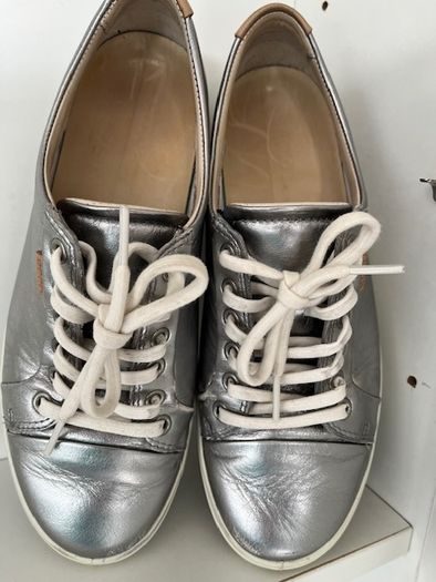 ECCO LEATHER SHOES. Ladies. EU 39 UK 6.   Colour Muted Aluminium Silver. Total comfort. 120 euro new. In very good lightly used condition.