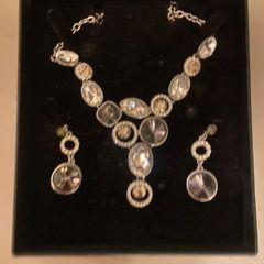 Stunning Jewelry Set, new