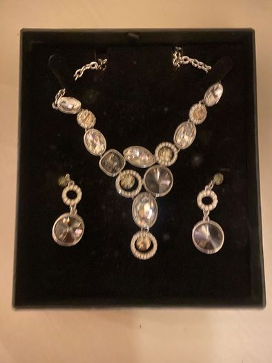 Stunning Jewelry Set, new