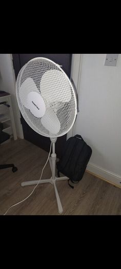 2 x fans 1 x handheld vacuum cleaner