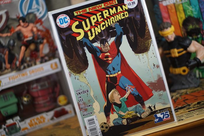 Superman Unchained #6 ! VERY RARE ! Limited 1 for 50 !  Lee Weeks 75th Anniversary Bronze Age Variant Cover ! 2013 ! by DC Comics !