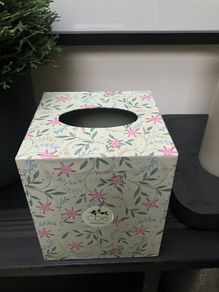 New Carolyn Donnelly Floral Tissue Box Cover