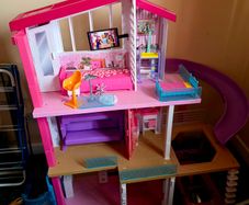 Barbie Dreamhouse with car