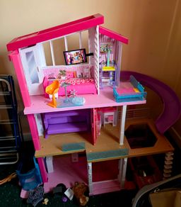 Barbie Dreamhouse with car