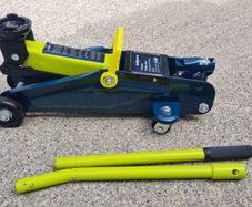 Car trolley jack like new    2 Tone