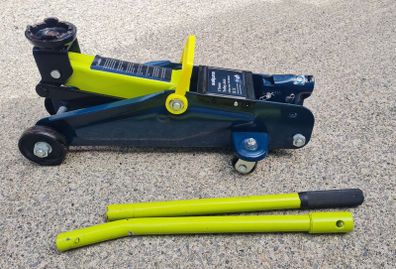 trolley jack like new.    "2 Tonne"